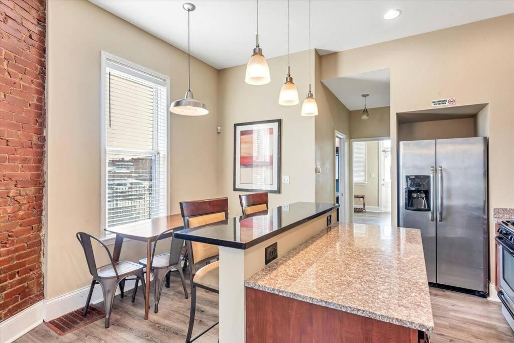 Two-story Cozy Unit For Groups Stl Side A Hébergement de vacances