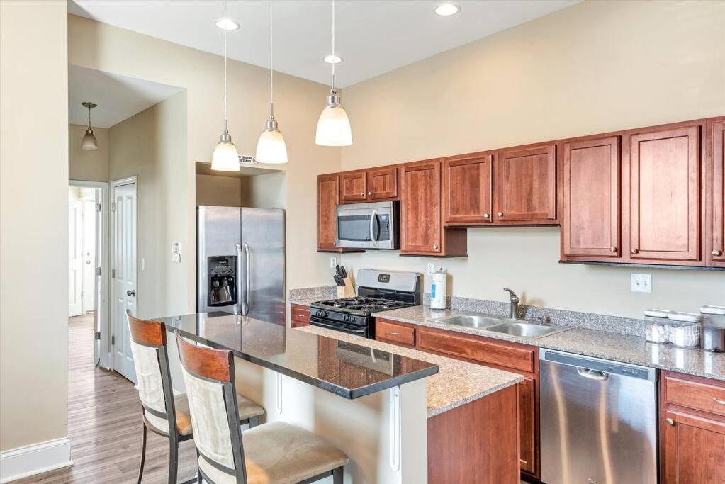 Two-story Cozy Unit For Groups Stl Side A Hébergement de vacances Tower Grove