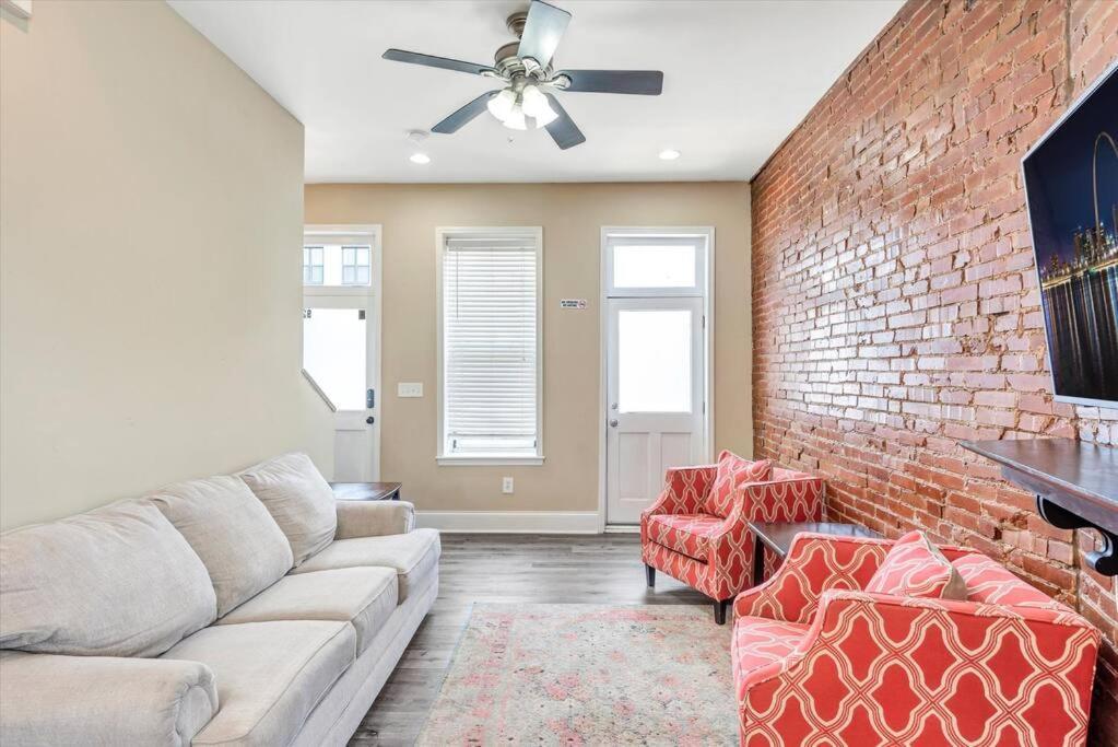 Two-story Cozy Unit For Groups Stl Side A Hébergement de vacances